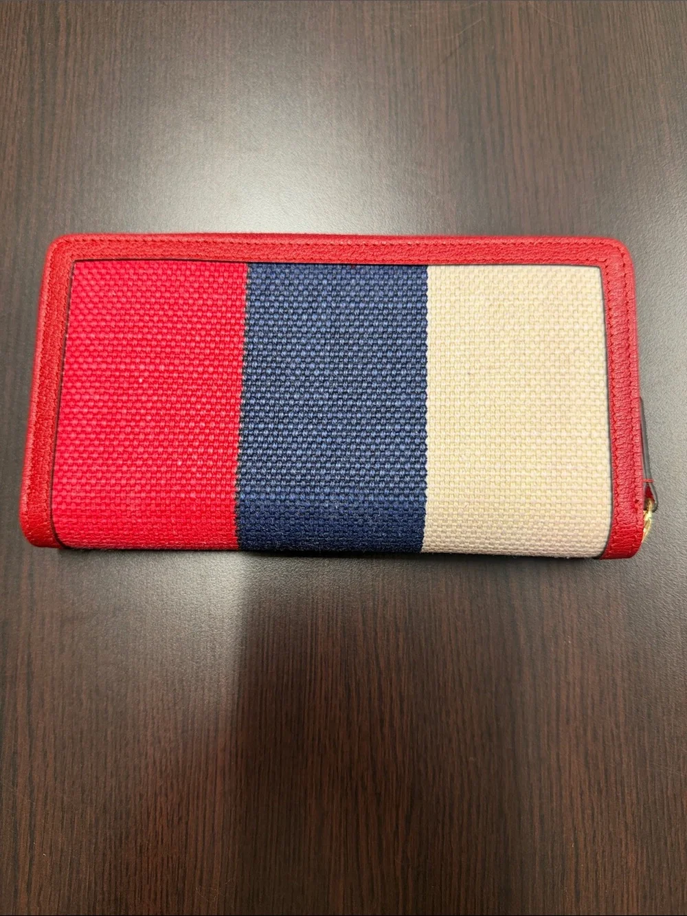 Gucci zip around